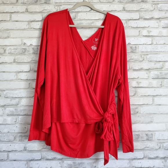 Livi by Lane Bryant Red Wrap Top - Picture 2 of 4